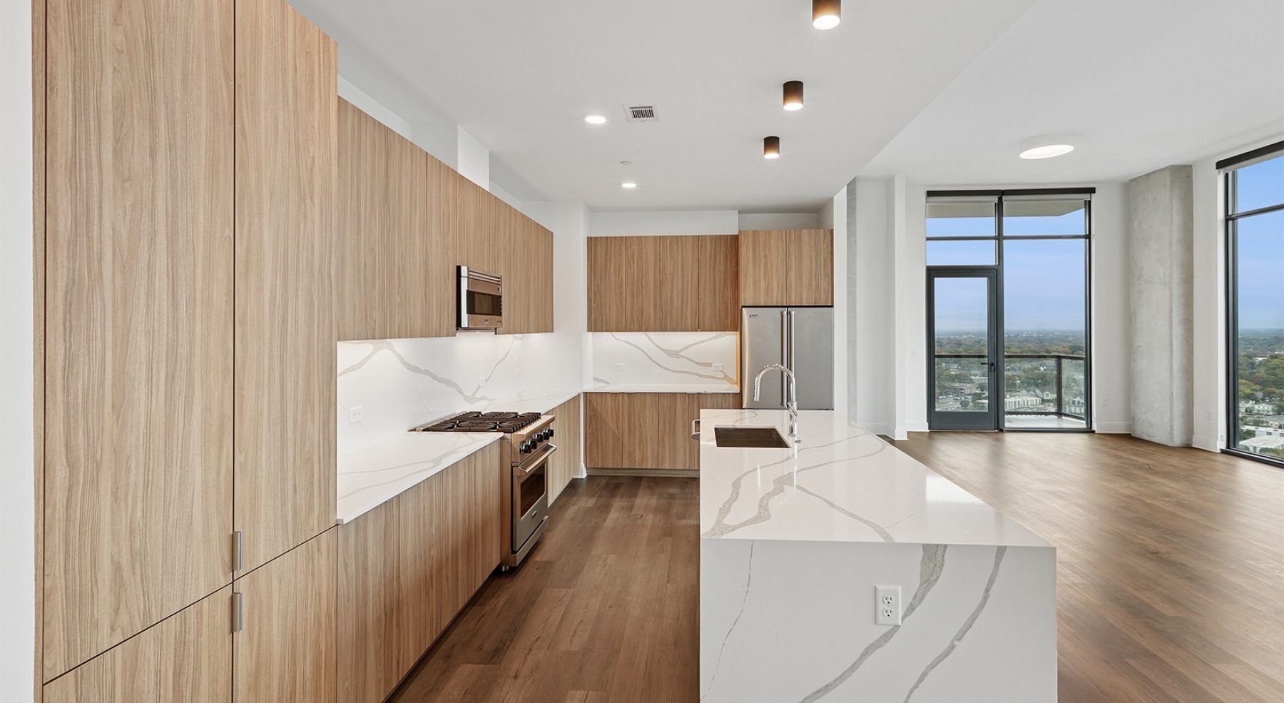a kitchen with a marble backsplash